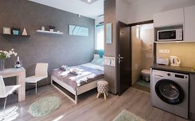 Petra'S Tranquil Nest In Downtown Budapest